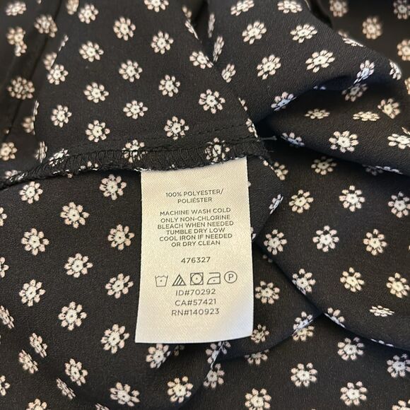 LOFT Black and White Flutter Short Sleeve Sleeve Blouse Size S EUC - Picture 8 of 9